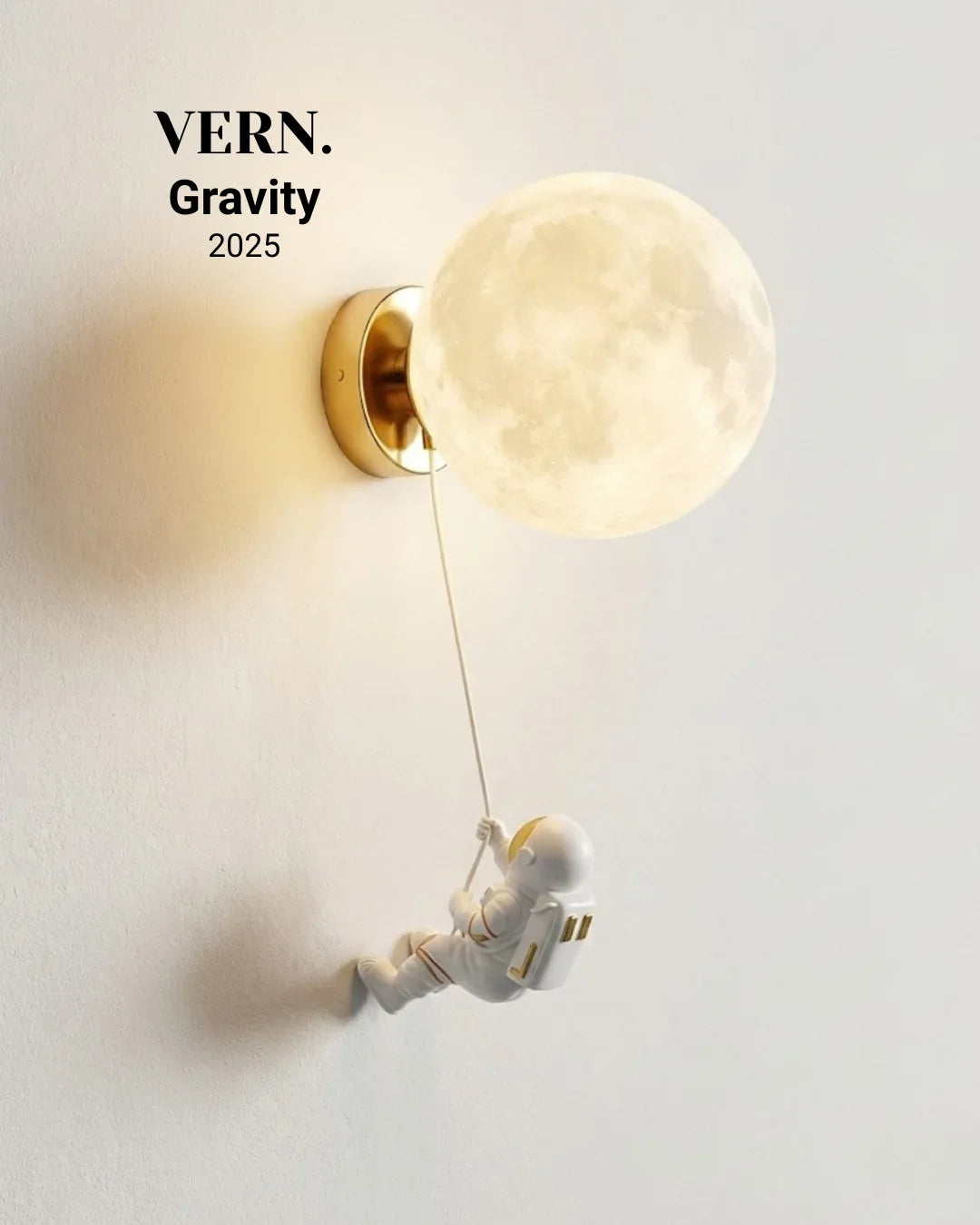 Lunar Climber Sconce | Ay Dokulu Astronot Duvar Apliği