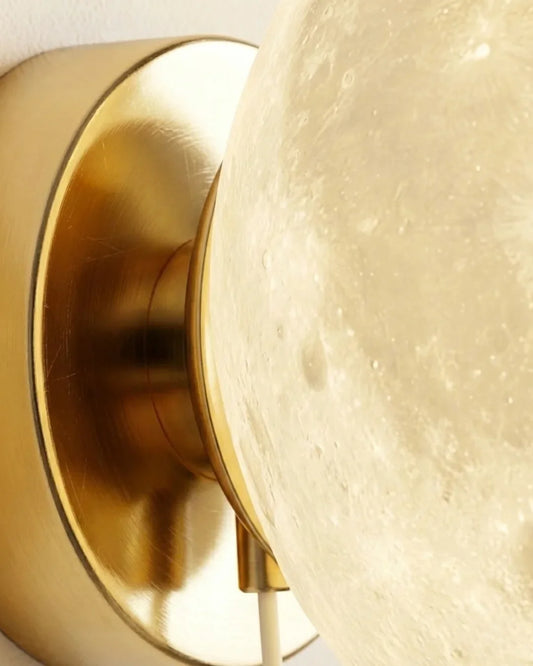 Lunar Climber Sconce | Ay Dokulu Astronot Duvar Apliği
