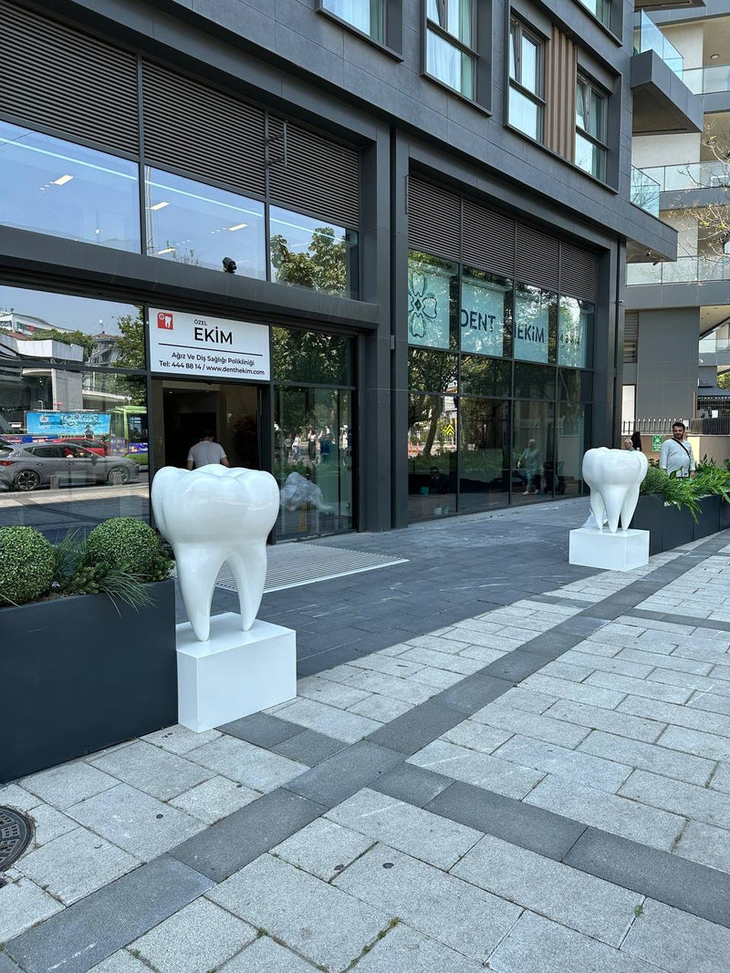 Dentalis 170 | Dev Diş Formlu Kaideli Heykel